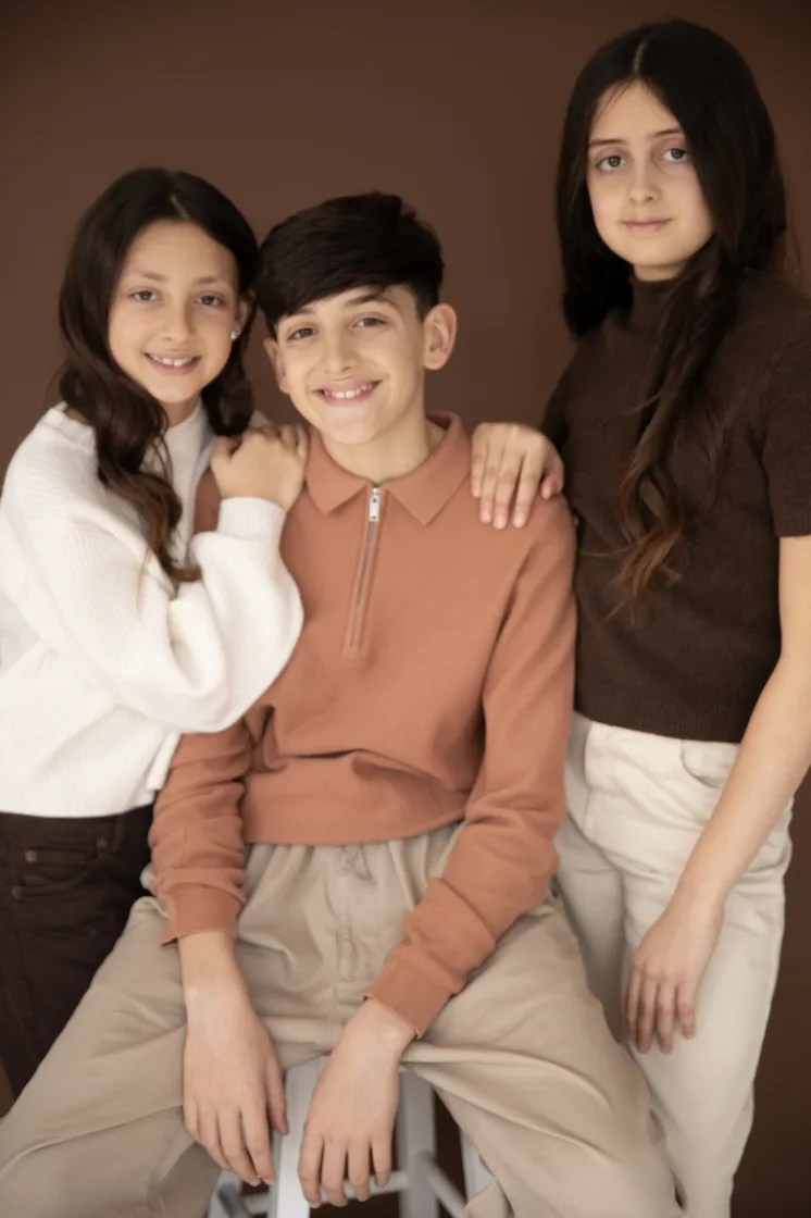 PHA Junior Manchester Model Ali Siblings 3