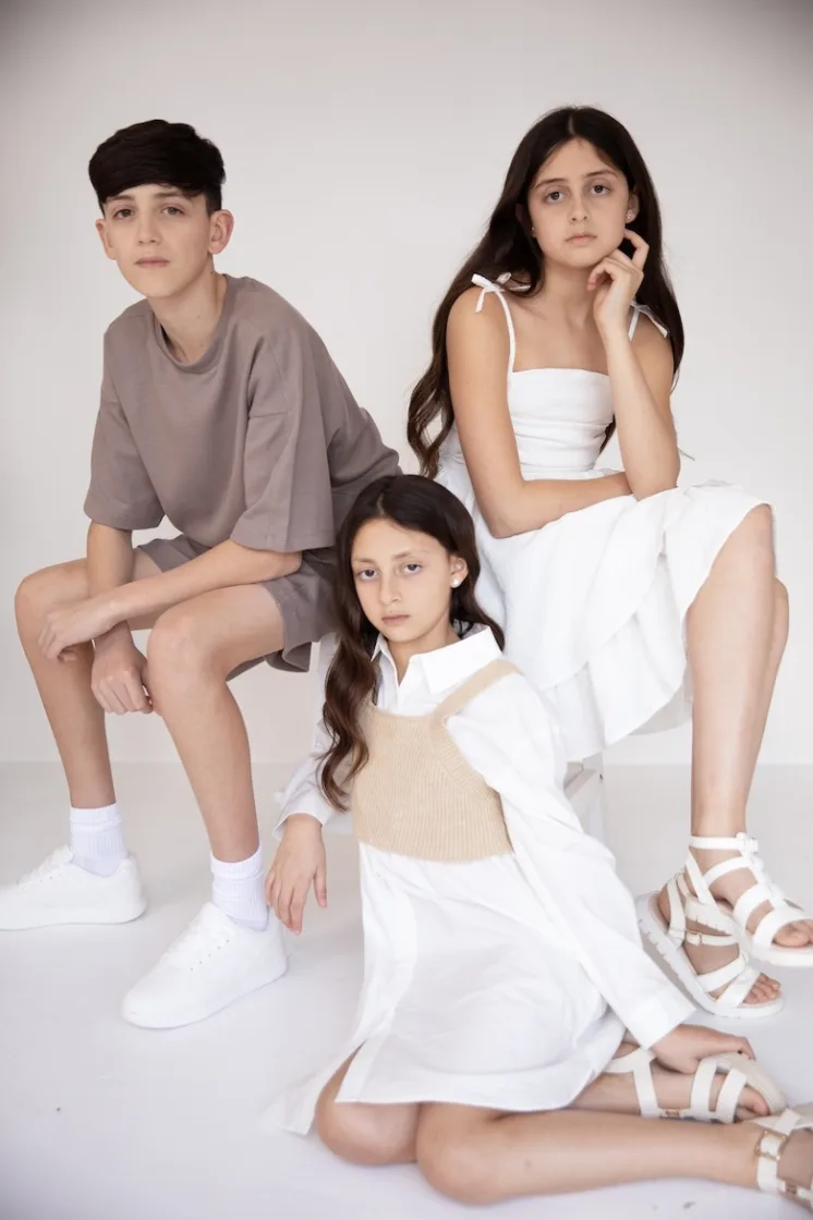 PHA Junior Manchester Model Ali Siblings 1